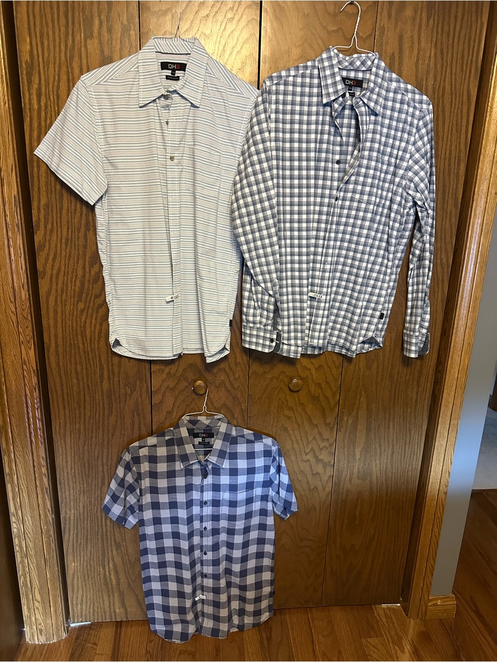 THREE (3) EBUC MENS DENVER HAYES 100% COTTON COLLARED SHIRTS WITH CHEST POCKET